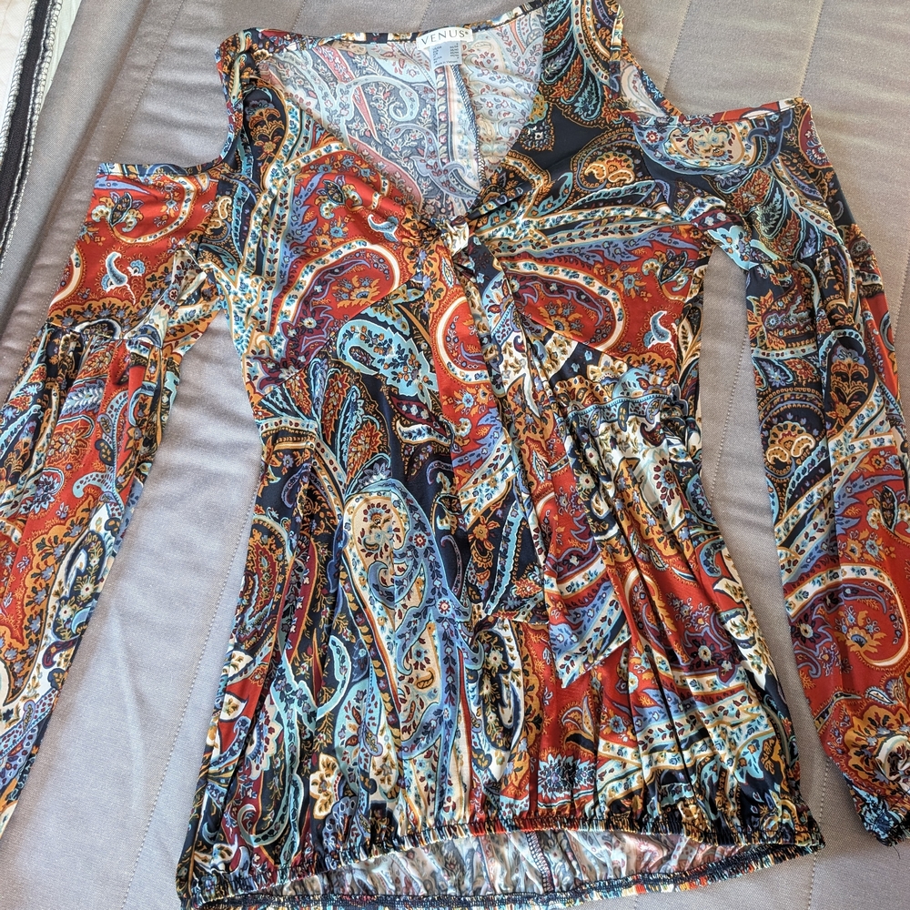 VENUS Multicolor Paisley Cold Shoulder Blouse